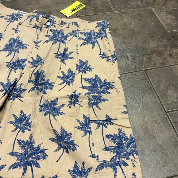 😳BUY 1,GET 2 FREE😳 NWT Beige and Blue Palm Print Shorts - Picture 3 of 5
